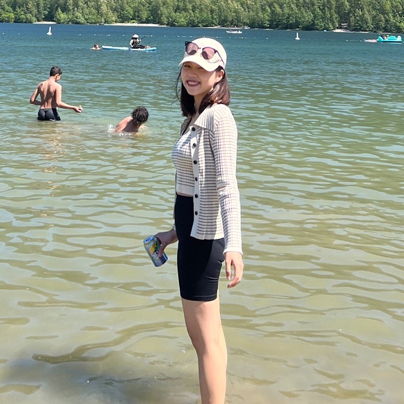 Meet your Posher, Stefenia - Picture 1 of 1